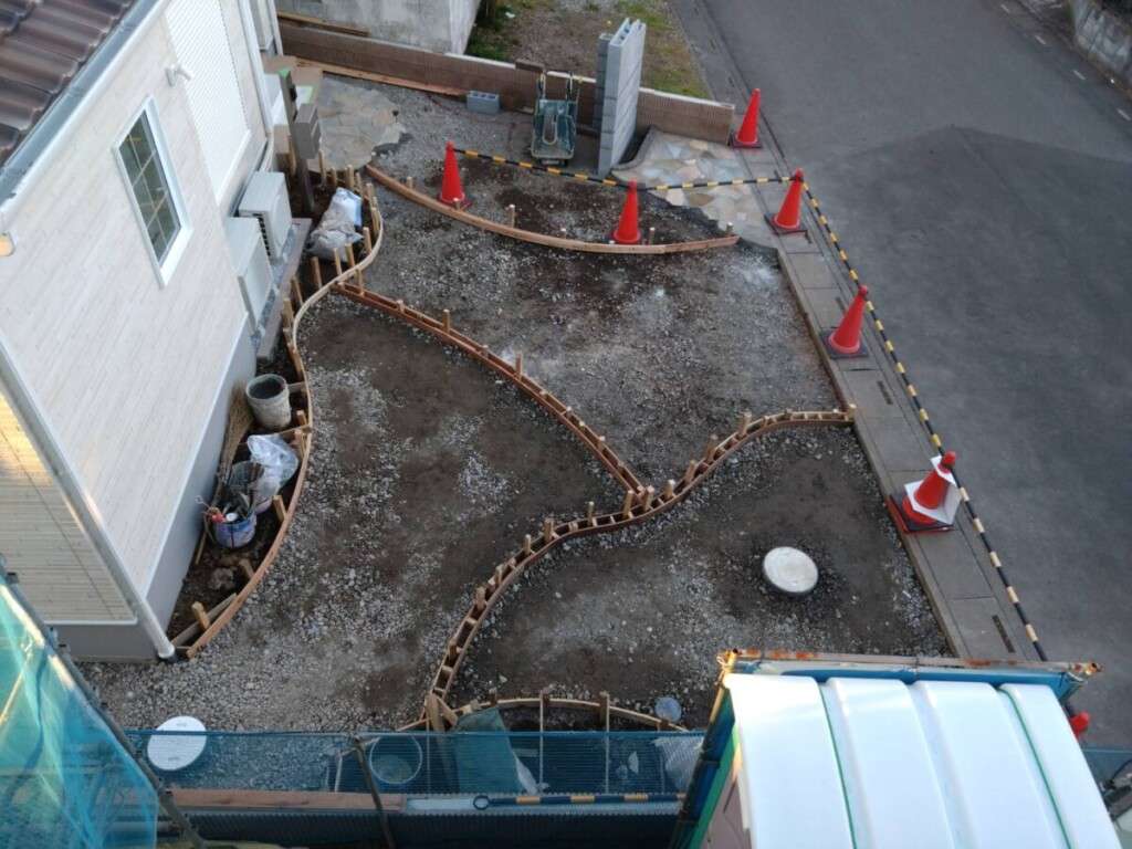 職人こだわりのコンクリートスリットの施工風景